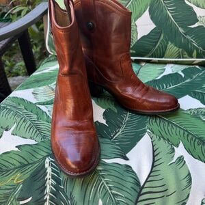 NWOT Frye Jackie Western Cognac Bootie